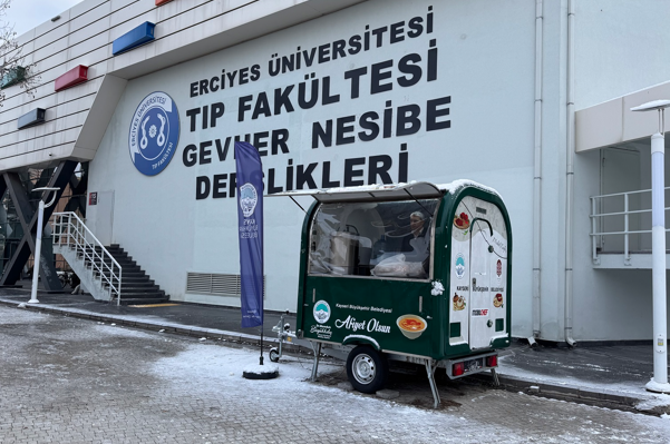 Büyükşehir’den öğrencilere 1,4 milyon bardak sıcak çorba desteği