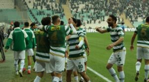 Bursaspor, ikinci yarıya Trabzon deplasmanında başlıyor