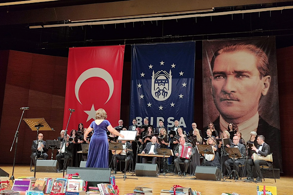 Bursa’da “Bir Kitap Biletin Olsun” Türk Sanat Müziği Konseri düzenlendi