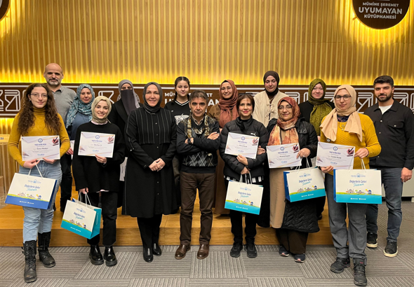 Yazı Atölyesi, ilk mezunlarını verdi Yazı Atölyesi, ilk mezunlarını verdi