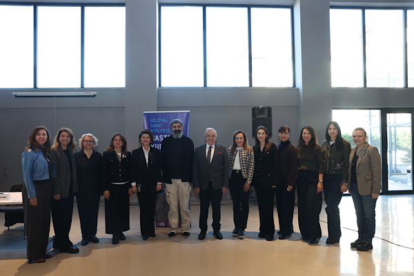 Nilüfer’de “Dijital Sanat Atölyesi Nasıl Kurulur?” söyleşisi düzenlendi Nilüfer’de “Dijital Sanat Atölyesi Nasıl Kurulur?” söyleşisi düzenlendi