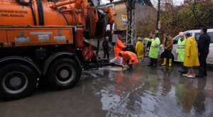 Büyükşehir, meydana gelen su baskınlarına müdahale etti