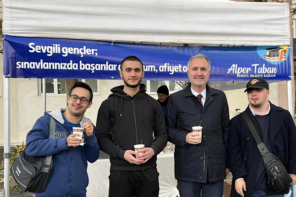 İnegöl’de öğrencilere ücretsiz çorba ikramı İnegöl’de öğrencilere ücretsiz çorba ikramı