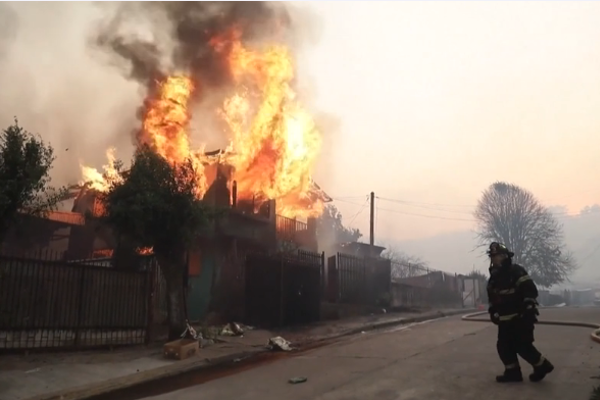 Şili, 20 kişinin ölümüne neden olan orman yangınları nedeniyle ”afet durumu” ilan etti