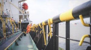 Fransız donanması Rus “gölge filo” tankerini durdurdu