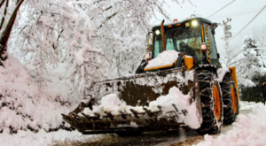 Giresun’da kar küreme çalışmaları yapıldı