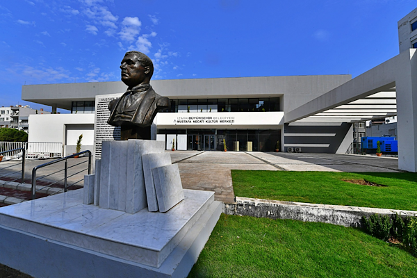 İzmir’de kamu binalarının çatıları doğaya kazandırılıyor İzmir’de kamu binalarının çatıları doğaya kazandırılıyor