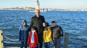 Bakan Ersoy, kardan “Kız Kulesi” yapan çocuklarla bir araya geldi