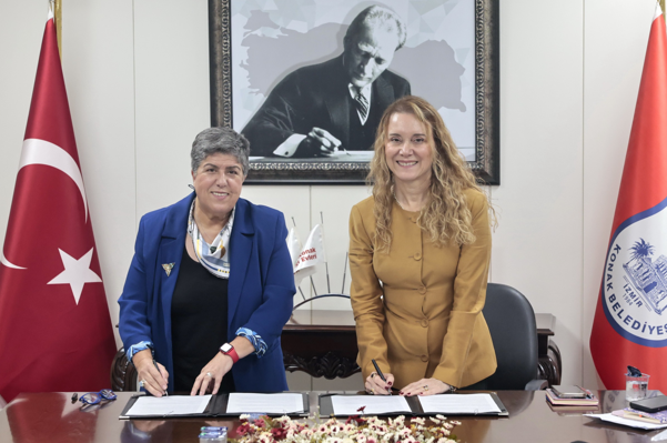 Konak’ta ‘Ev İçi Şiddet Acil Yardım Hattı’ protokolü imzalandı Konak’ta ‘Ev İçi Şiddet Acil Yardım Hattı’ protokolü imzalandı