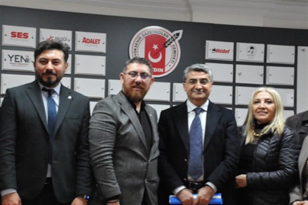 Ekmen: Yerel basın toplumun nefes borusudur Ekmen: Yerel basın toplumun nefes borusudur