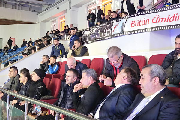 Vali Aktaş, Büyük Kadınlar ve Erkekler Türkiye Boks Şampiyonası’nı izledi