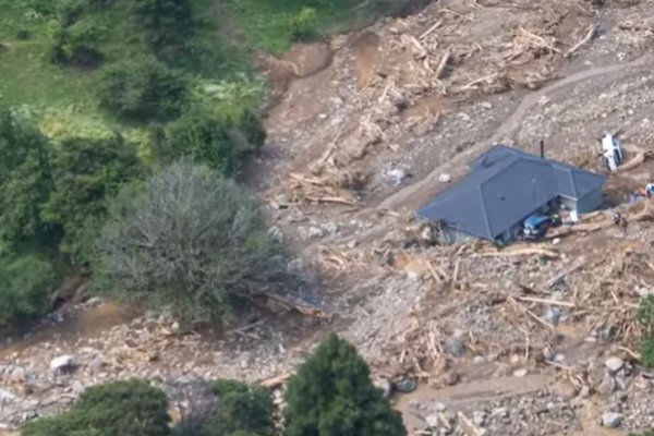 Endonezya’da heyelanda 8 ölü, 82 kayıp