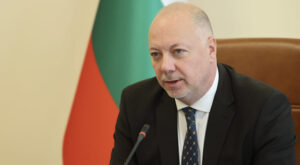 Jelyazkov: Anayasal süreç siyasi gösteriye dönüşmemeli Jelyazkov: Anayasal süreç siyasi gösteriye dönüşmemeli