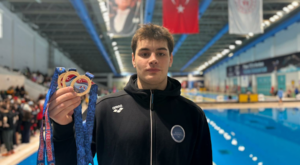 Milli Yüzücü Kaan Efe Kaya’dan Türkiye Şampiyonası’nda 3 altın madalya Milli Yüzücü Kaan Efe Kaya’dan Türkiye Şampiyonası’nda 3 altın madalya