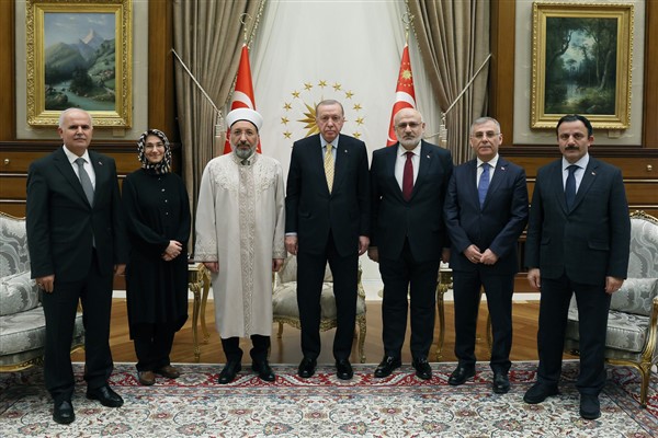 Cumhurbaşkanı Erdoğan, Diyanet İşleri Başkanı Safi Arpaguş’u kabul etti Cumhurbaşkanı Erdoğan, Diyanet İşleri Başkanı Safi Arpaguş’u kabul etti