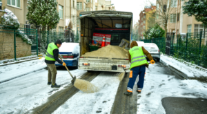 Esenyurt’ta karla mücadele çalışmaları sürüyor