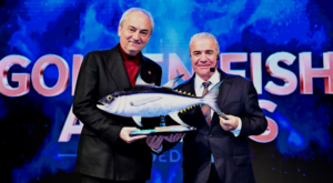 Başkan Mesut Kocagöz’e ”Golden Fish Awards” ödülü verildi