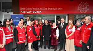 Vali Aktaş, “İzmit SYDV Kızılay Butik” mağazasını ziyaret etti