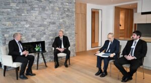 Aliyev, Vestas Wind Systems üst düzey yöneticisiyle Davos’ta görüştü