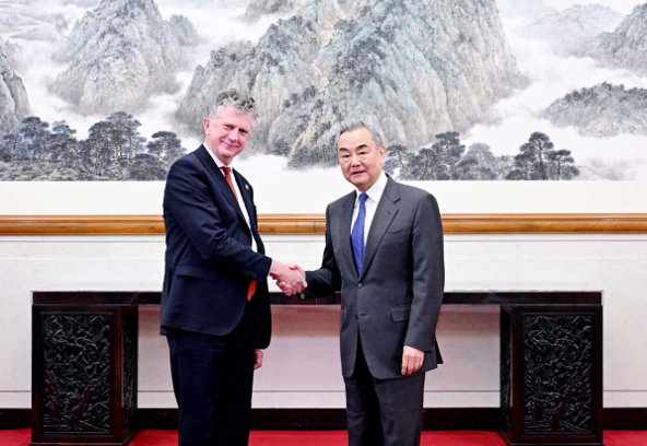 Wang Yi, İngiltere Başbakanı Starmer’ın ulusal güvenlik danışmanı ile görüştü Wang Yi, İngiltere Başbakanı Starmer’ın ulusal güvenlik danışmanı ile görüştü