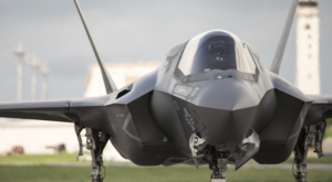 IDF: Üç yeni F-35i “Adir” uçağı Nevatim Üssü’ne indi