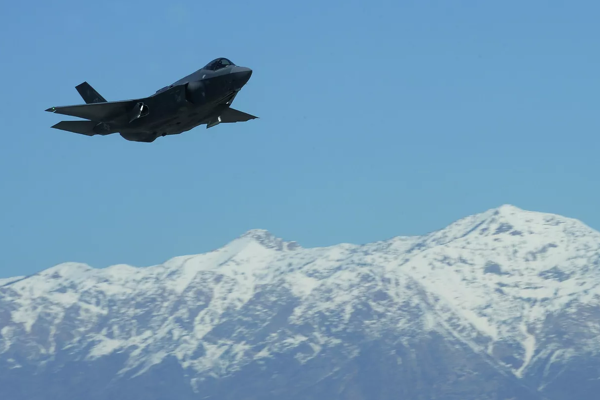 ABD Hava Kuvvetlerine ait bir savaş uçağı Japonya kıyılarında kayboldu