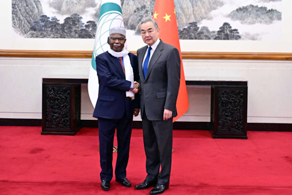 Dışişleri Bakanı Wang, İİT Genel Sekreteri Taha ile görüştü Dışişleri Bakanı Wang, İİT Genel Sekreteri Taha ile görüştü