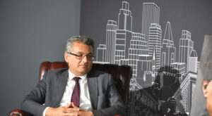 Erhürman’dan, Türk bayrağına yapılan saldırıyı kınama mesajı