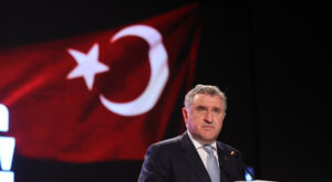 Bak: Gençlerimiz kamplarda deneyim kazanıyor, arkadaşlar ediniyor