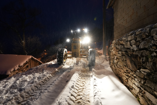 Balıkesir’de karla mücadele çalışmaları devam ediyor Balıkesir’de karla mücadele çalışmaları devam ediyor