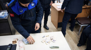 Gemlik’te dilencilik yapan şahıslara yönelik denetim yapıldı