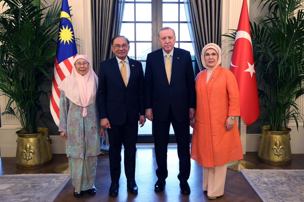 Cumhurbaşkanı Erdoğan, Malezya Başbakanı İbrahim’i kabul etti