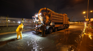 Ekipler, İzmir’de sağanak yağış sonrası müdahale gerçekleştirdi