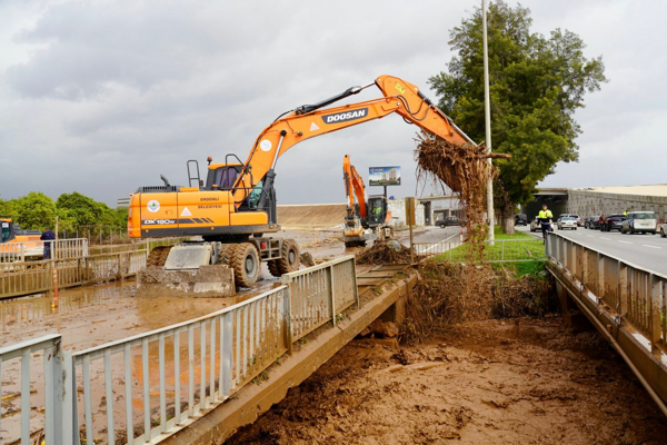 Erdemli’de sağanak sonrası çalışamalar sürüyor Erdemli’de sağanak sonrası çalışamalar sürüyor