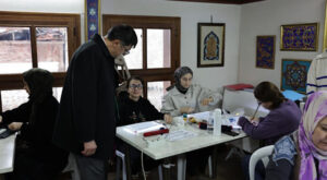 Başkan Kahveci, geleneksel el sanatları kurslarını ziyaret etti