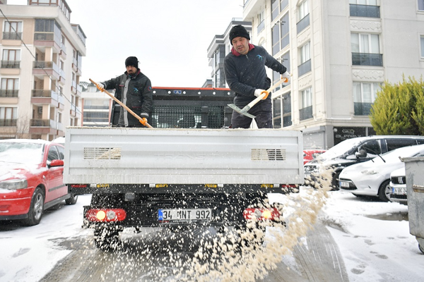 Beylikdüzü’nde karla mücadele