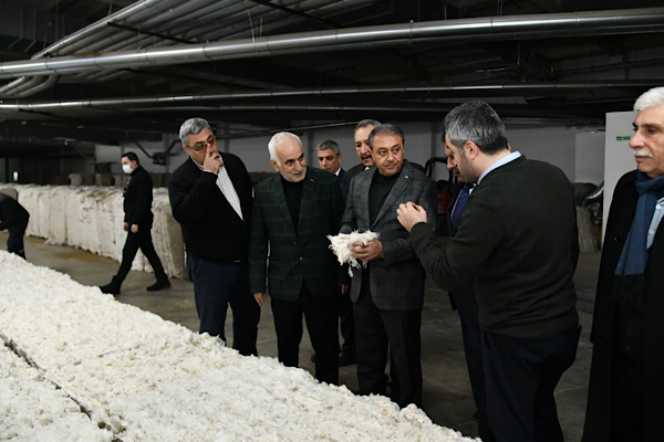 Vali Şıldak OSB’de fabrikaları inceledi Vali Şıldak OSB’de fabrikaları inceledi