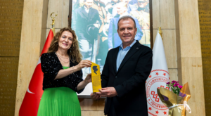 Şinasi Develi Mersin Kent Ödülü Lily Tchumburidze’ye verildi