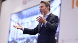 Bakan Bayraktar, Uluslararası Ayder Forumu’na katıldı