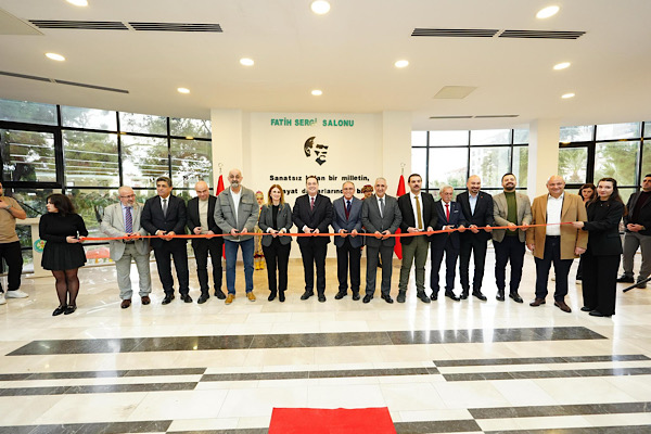 Manisa’da “Sarışın Bir Kurt: Mustafa Kemal Atatürk” sergisi açıldı Manisa’da “Sarışın Bir Kurt: Mustafa Kemal Atatürk” sergisi açıldı