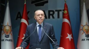 Cumhurbaşkanı Erdoğan: Bayrağımıza uzanan kirli elleri bulup hesap soracağız Cumhurbaşkanı Erdoğan: Bayrağımıza uzanan kirli elleri bulup hesap soracağız