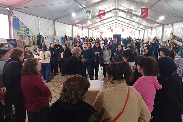 Maltepe’de kadınlara sosyal medya fotoğrafçılığı eğitimi verildi Maltepe’de kadınlara sosyal medya fotoğrafçılığı eğitimi verildi