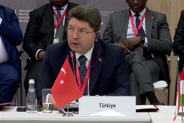 Bakan Tunç, Katarlı mevkidaşı Al Mohannadi ile görüştü