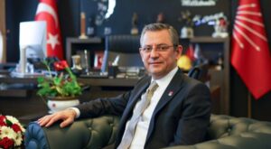 CHP Genel Başkanı Özel, Kamer Genç’i andı CHP Genel Başkanı Özel, Kamer Genç’i andı