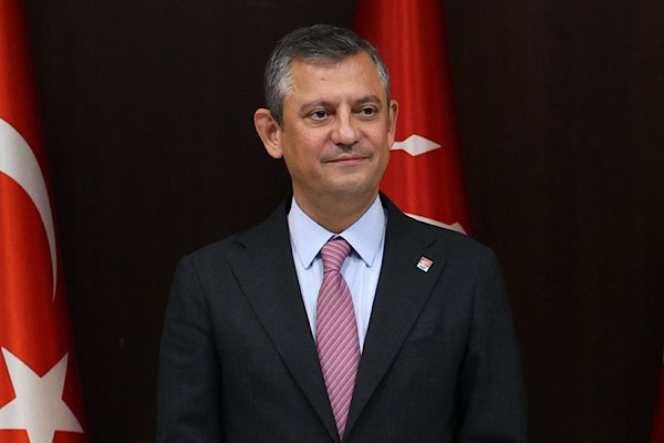 CHP Genel Başkanı Özel, Uğur Mumcu’yu andı CHP Genel Başkanı Özel, Uğur Mumcu’yu andı