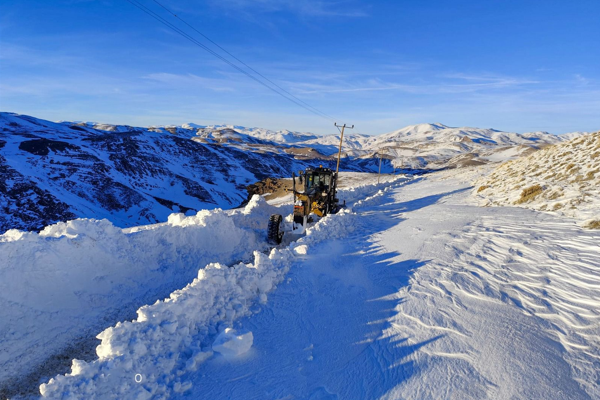 Van’da 537 yerleşim yerinin yolu ulaşıma açıldı Van’da 537 yerleşim yerinin yolu ulaşıma açıldı