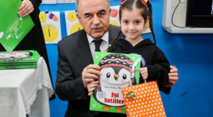 Vali Erol, karne dağıtım törenine katıldı