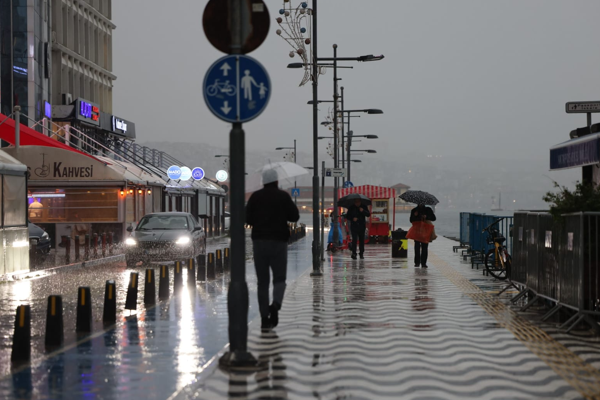 İzmir’de metrekareye 47.5 kilogram yağış düştü İzmir’de metrekareye 47.5 kilogram yağış düştü