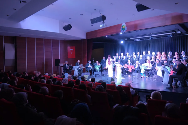 İnegöl’de Türk Sanat Müziği Korosu sanatseverlerle buluştu