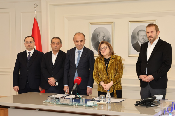 Büyükşehir Belediyesi’nden Adıyaman Üniversitesi’ne destek Büyükşehir Belediyesi’nden Adıyaman Üniversitesi’ne destek